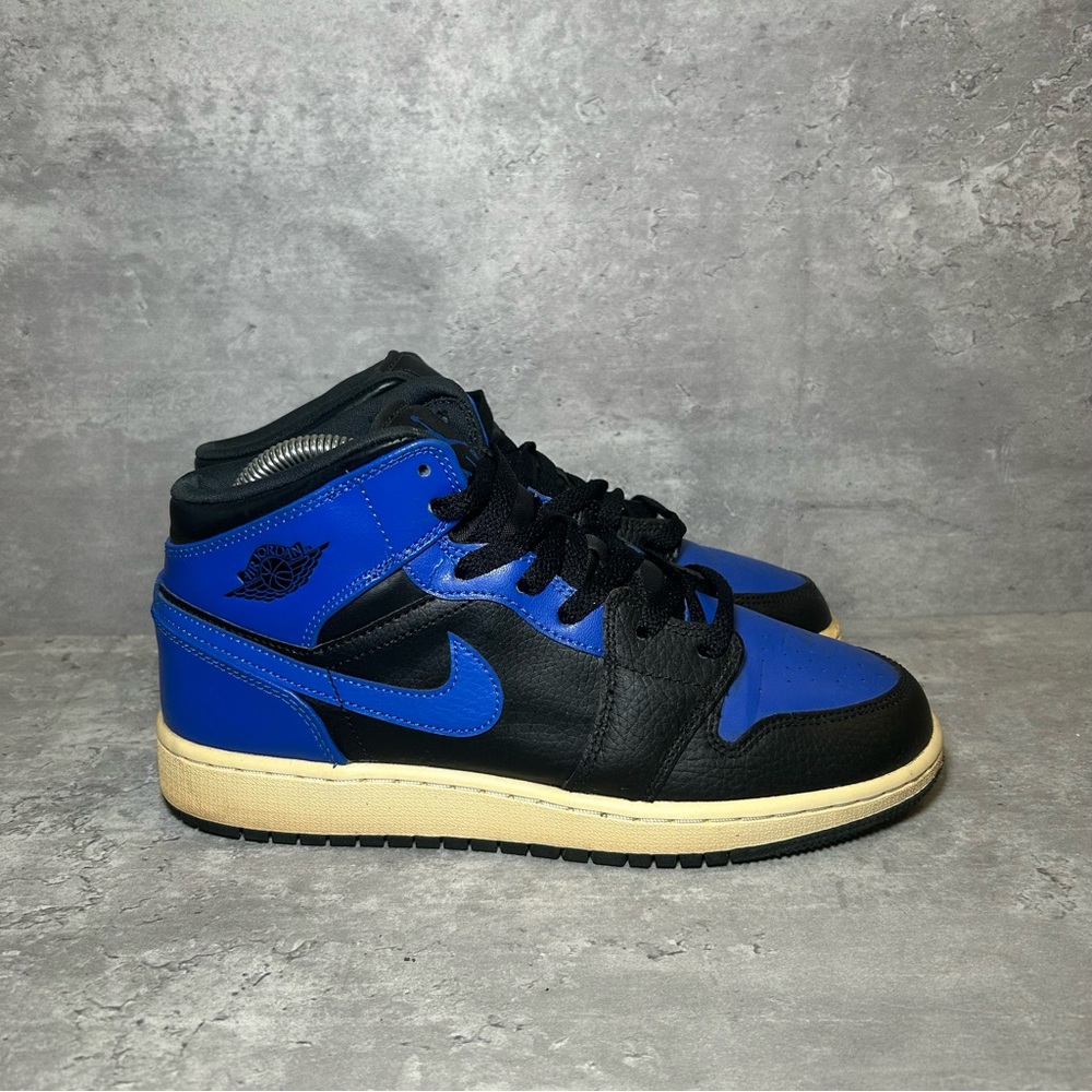 Nike Air Jordan 1 Mid 'Hyper Royal' Sneakers 554725-077 Womens sz 7.5 - blue